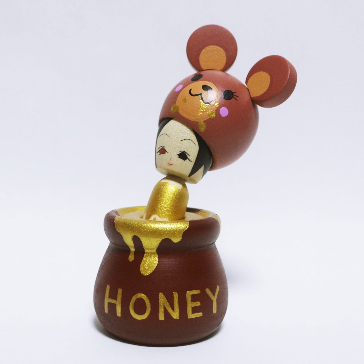 春　クマさん冬眠明けのハチミツおいしぃエジコ　For a bear waking up from hibernation, honey is just sooo delicious! EJIKO　※841