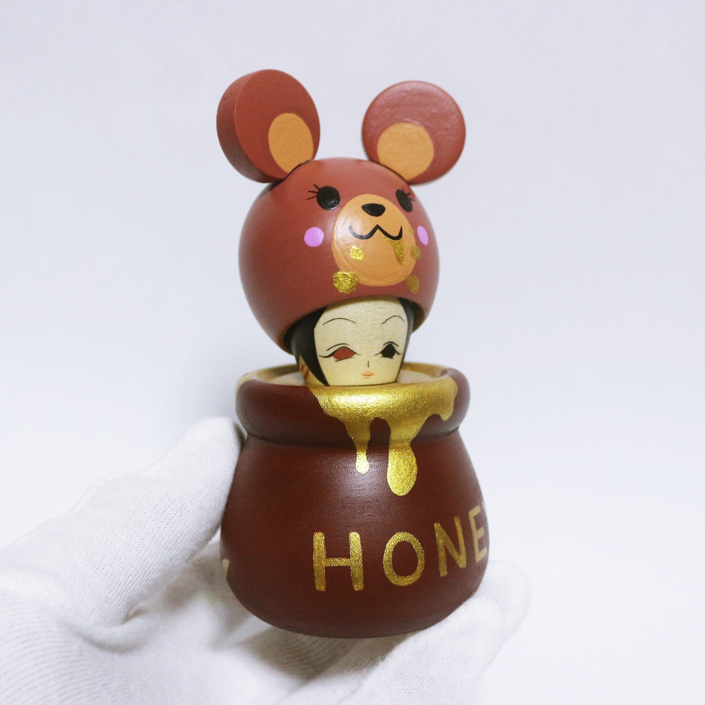 春　クマさん冬眠明けのハチミツおいしぃエジコ　For a bear waking up from hibernation, honey is just sooo delicious! EJIKO　※841
