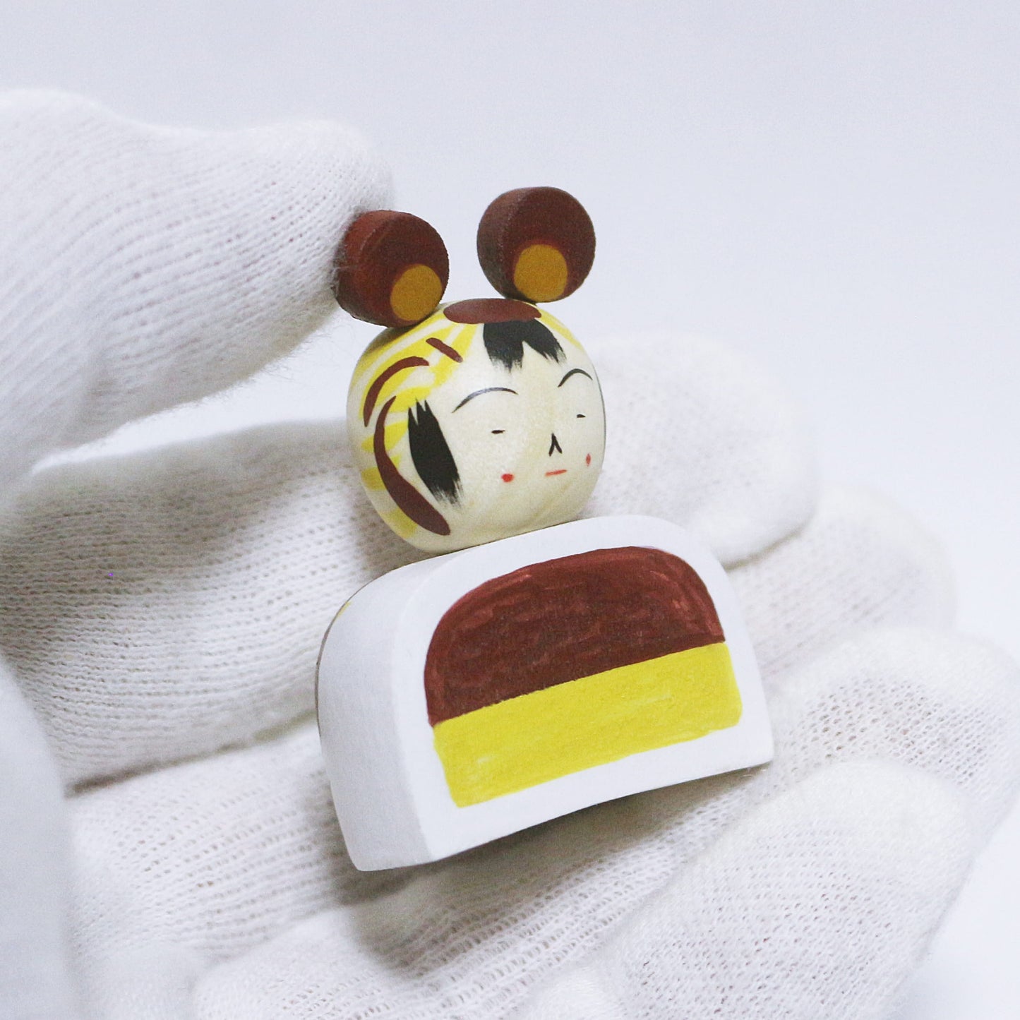 熊本　いきなり団子　日本縦断こけし 3/47　KUMAMOTO　IKINARI-DANGO　Japan-crossing KOKESHI 3/47　※938